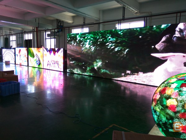 车间老化中的LED显示屏(图4)