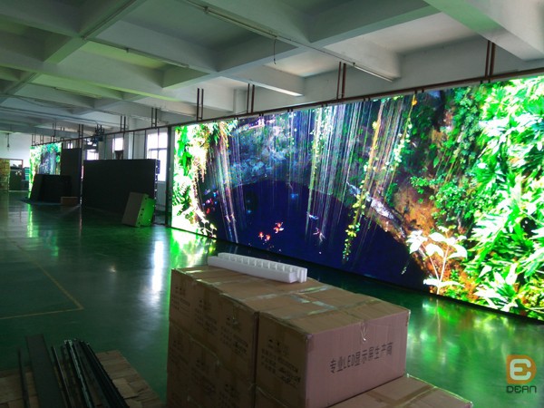 车间老化中的LED显示屏(图6)