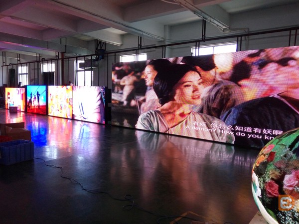 车间老化中的LED显示屏(图5)