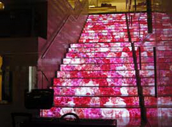 1551622333790752.jpg 宴会厅装修如何使用LED显示屏更显高大尚?(图7)