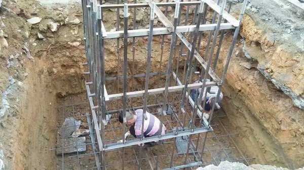 P8表贴户外全彩LED显示屏单立柱安装(图3)