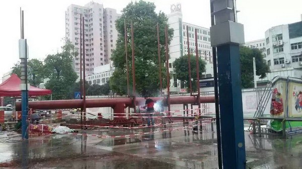 P8表贴户外全彩LED显示屏单立柱安装(图6)