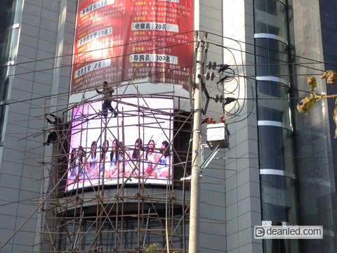 P10P10户外全彩弧形屏(图4)